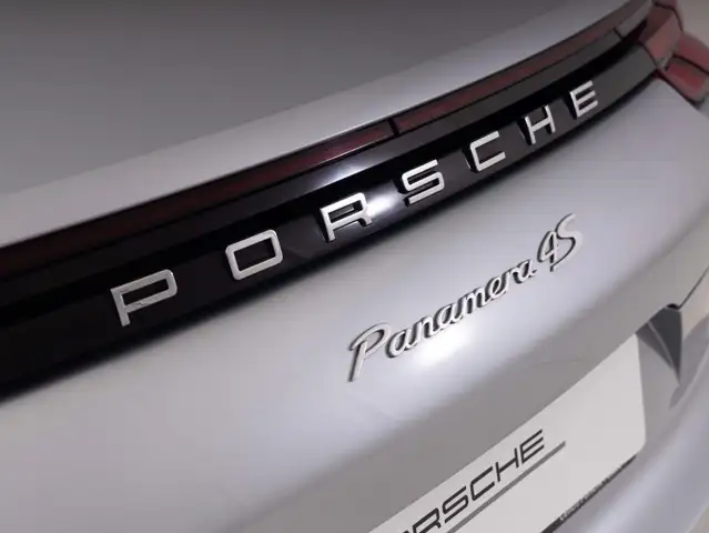 Porsche Panamera view 8
