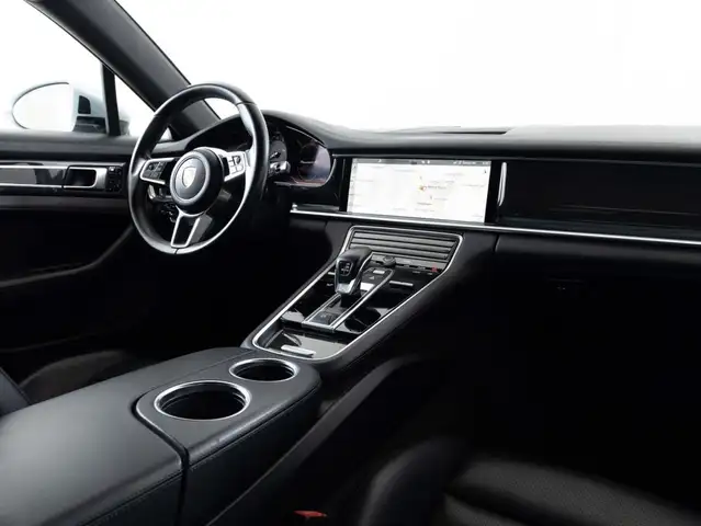 Porsche Panamera view 4