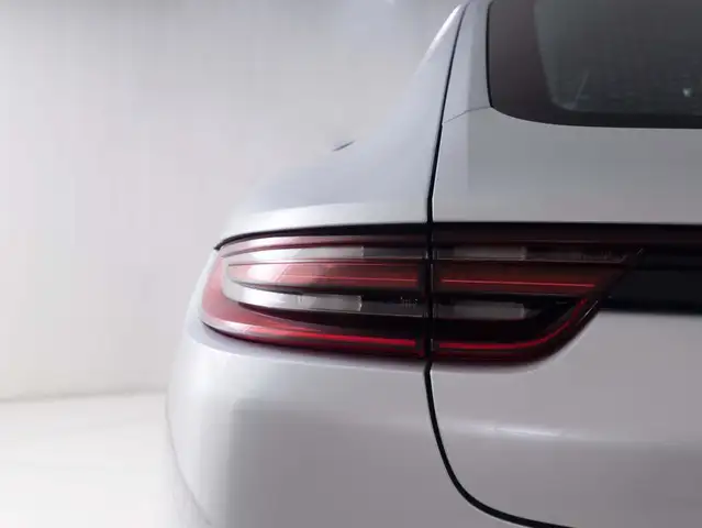 Porsche Panamera view 9