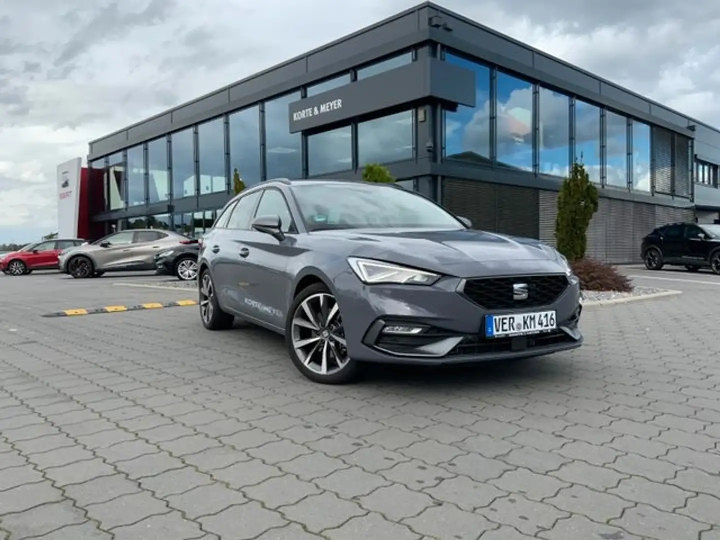 SEAT Leon Sportstourer FR 4Drive 2.0TDI +DSG+Beats+ Grau - 2