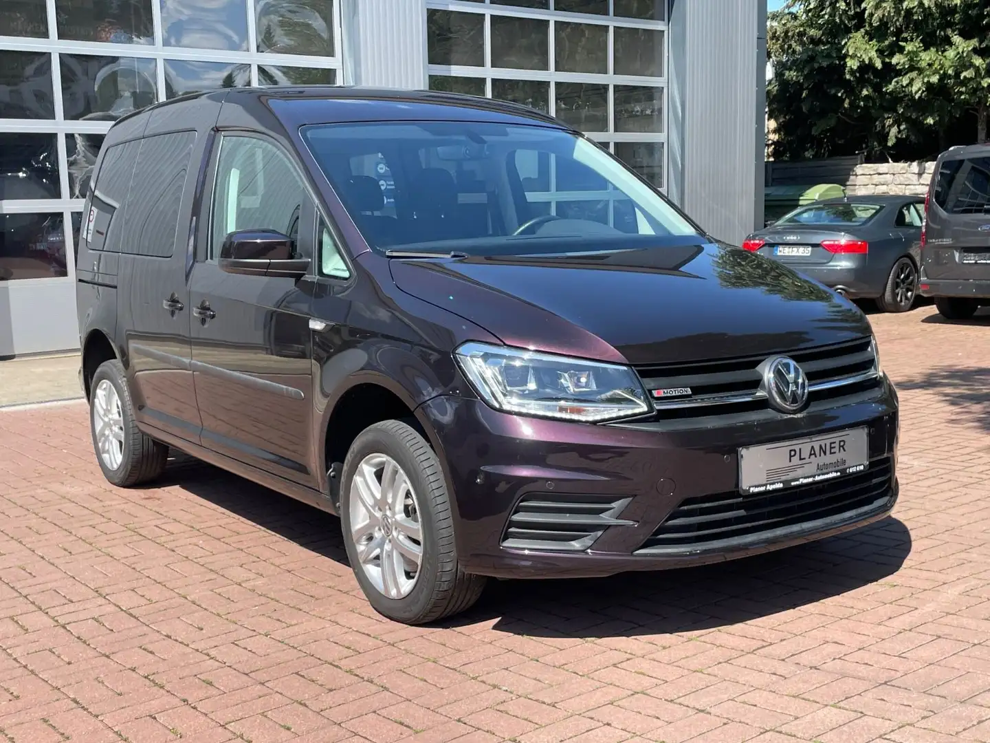 Volkswagen Caddy Trendline 4Motion DSG Xenon AHK Service HU Schwarz - 1