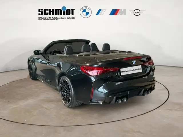 BMW M4 view 4
