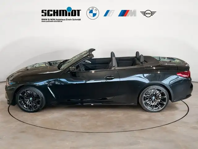 BMW M4 view 3