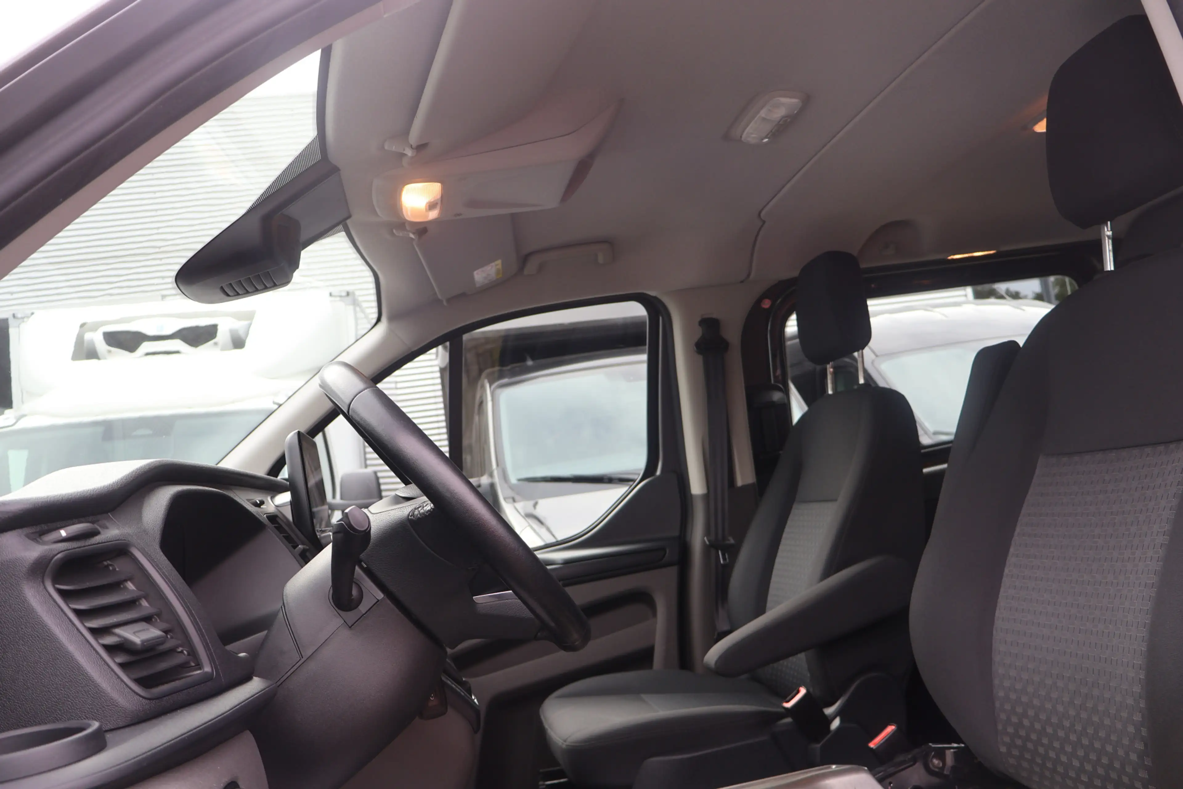 Ford Transit Custom 2.0 TDCI L2 H1 DC 185pk Automaat — photo 2