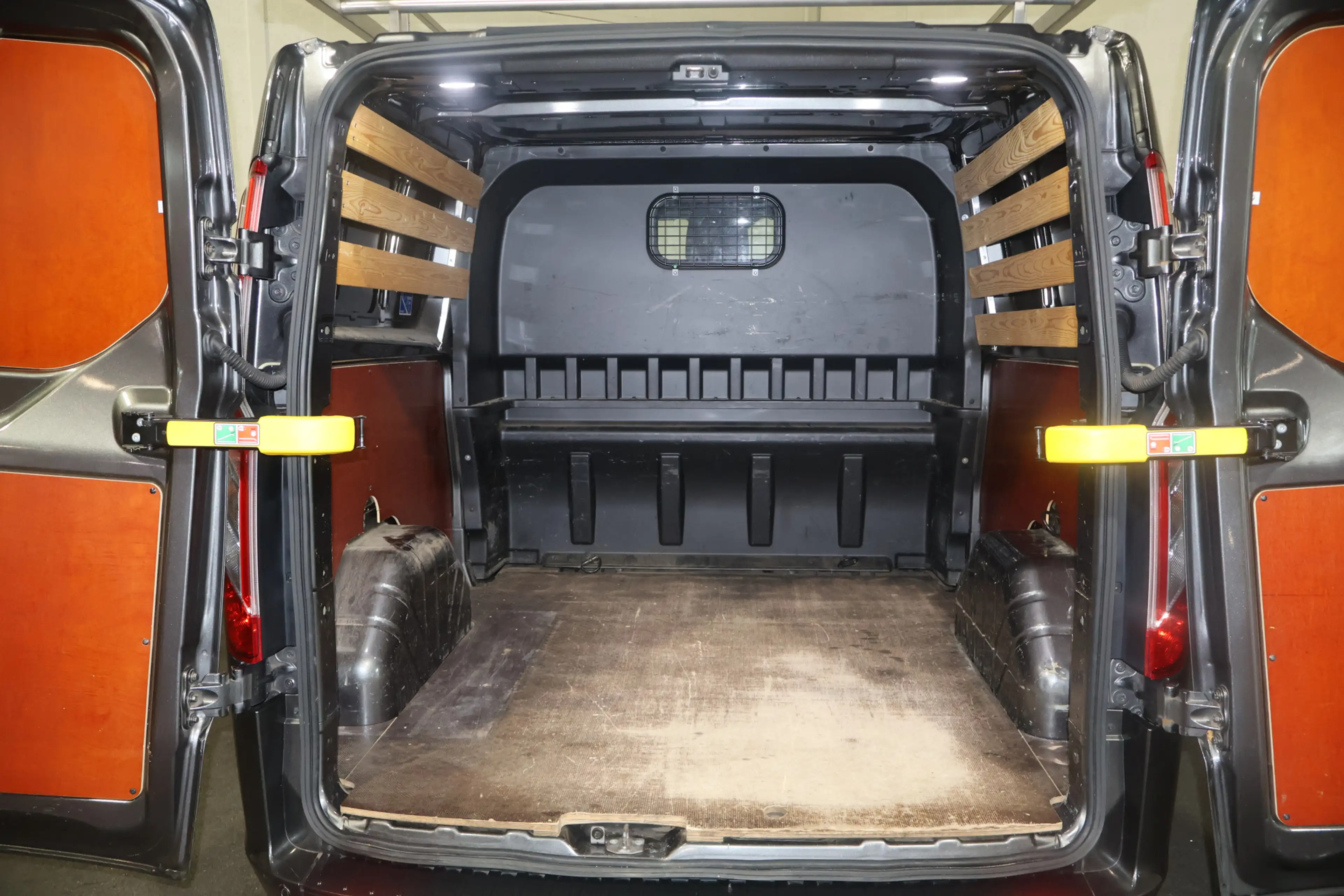 Ford Transit Custom 2.0 TDCI L2 H1 DC 185pk Automaat — photo 3