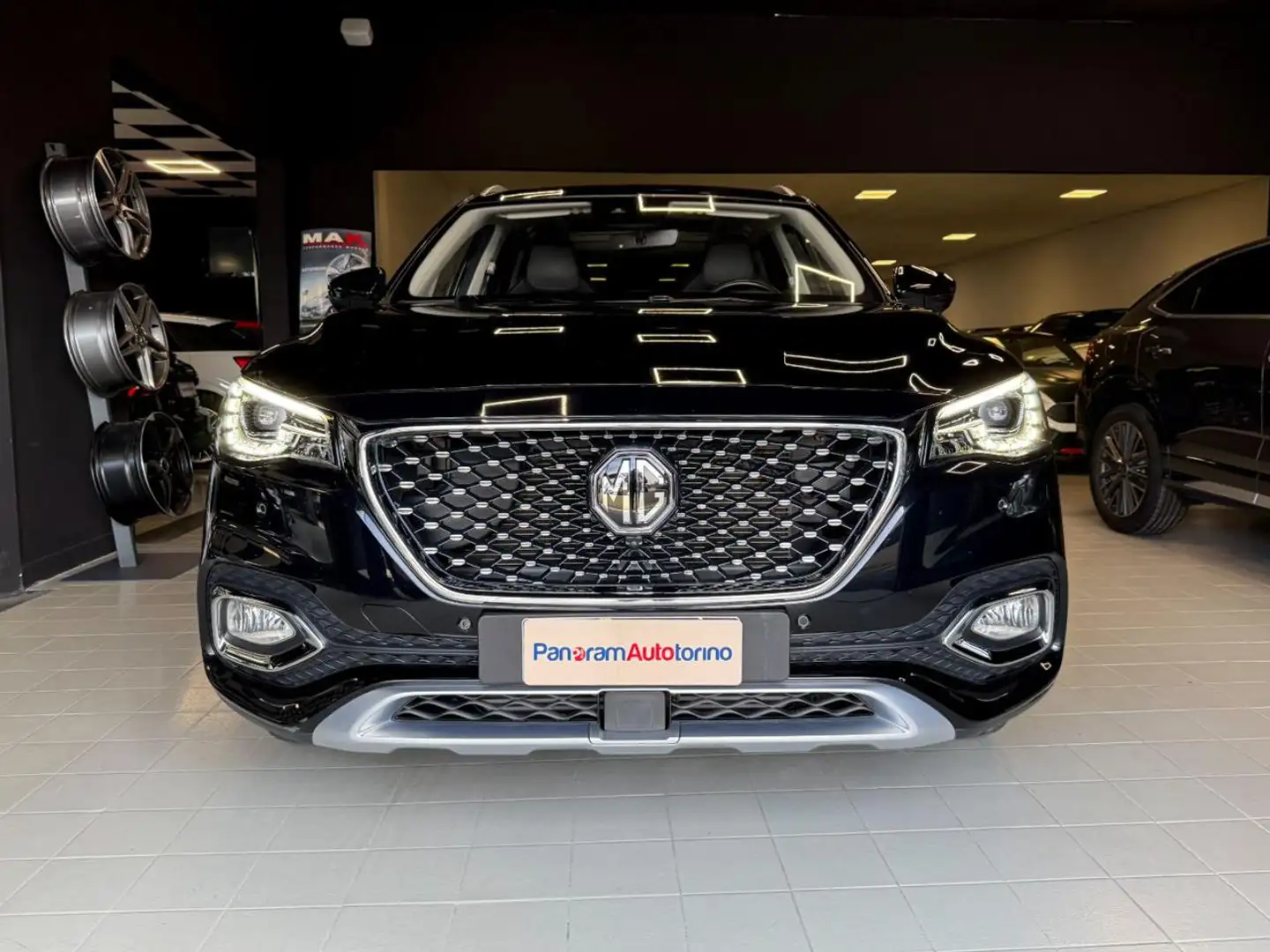 MG HS 1.5T-GDI Luxury Fekete - 2