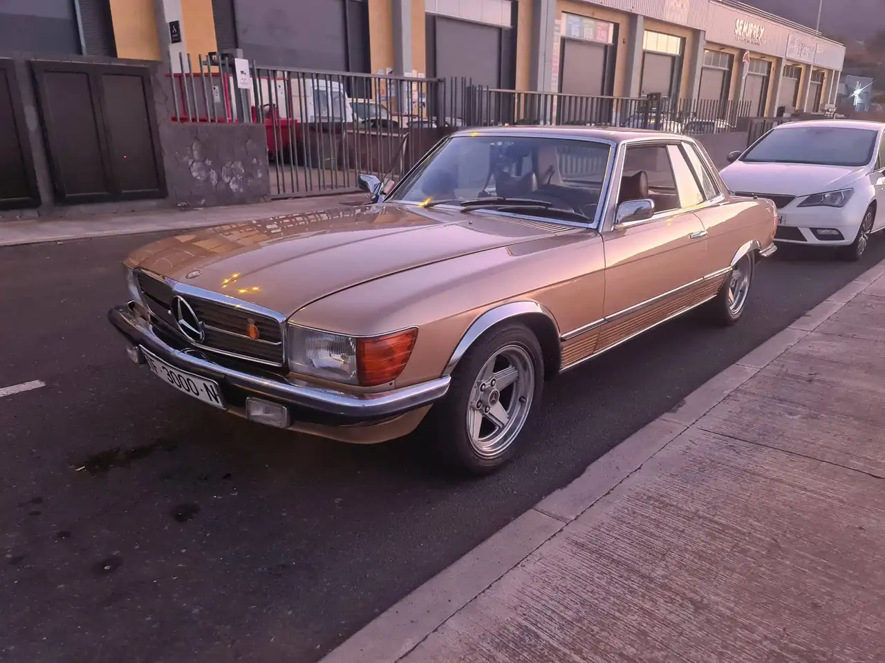Mercedes-Benz SLC 350 C107, foto 1