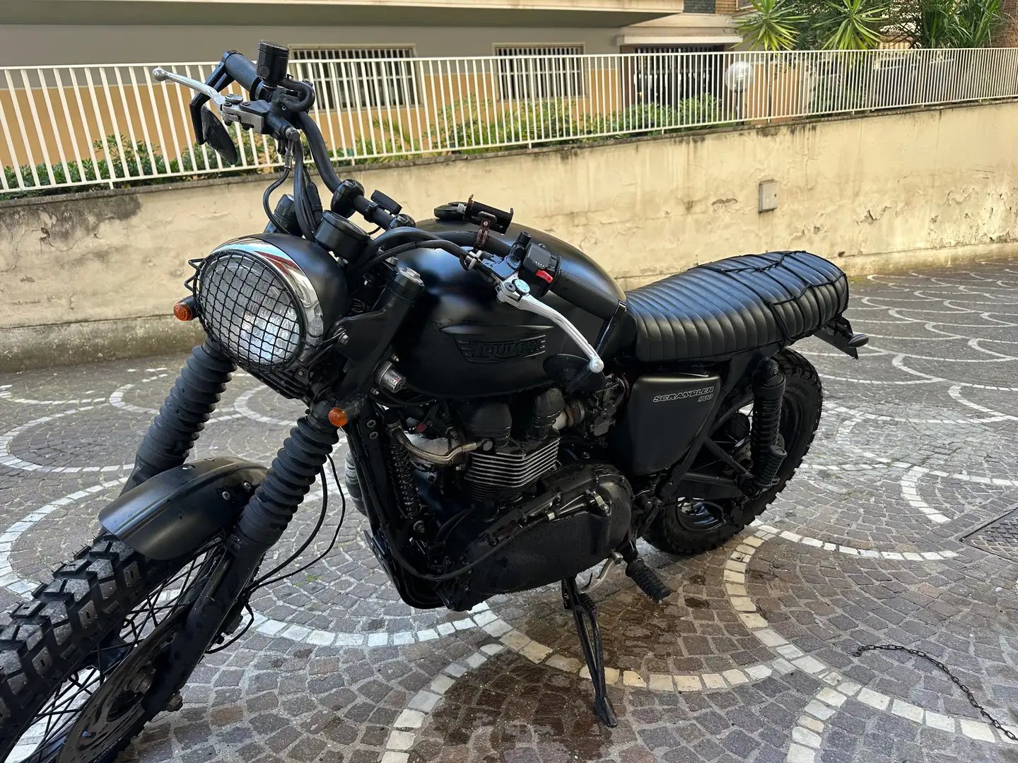 Triumph Scrambler 900 Nero - 2