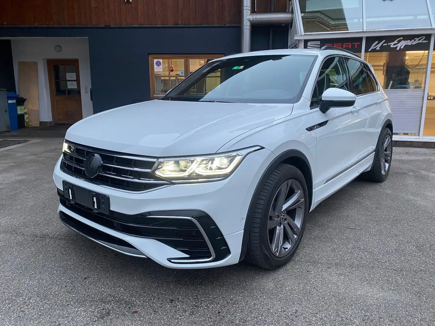 Volkswagen Tiguan R-Line 4Motion +MatrixLED+AHK+Standheiz. Weiß - 1