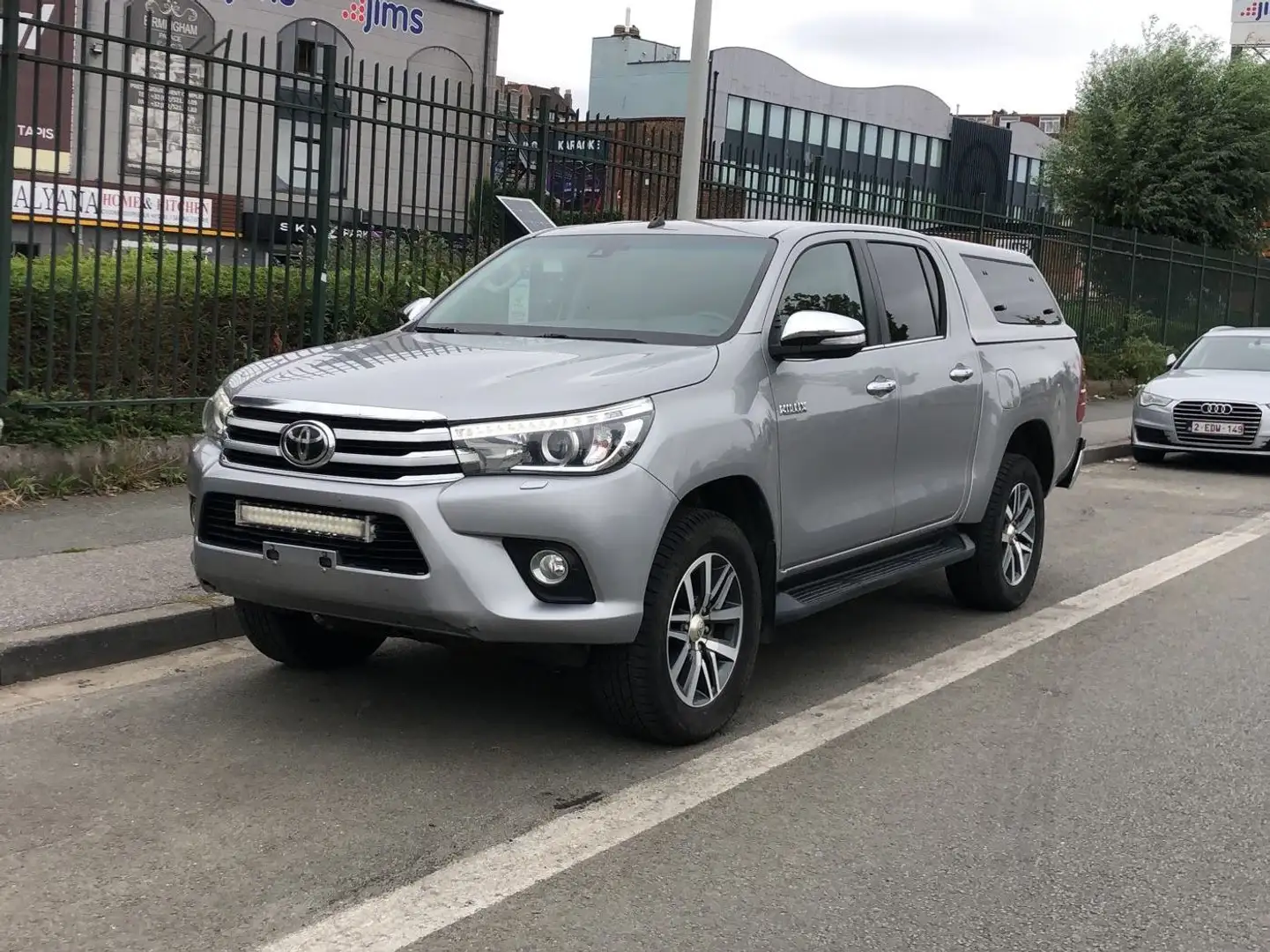 Toyota Hilux 2.4 D-4D 4WD premium Gris - 1