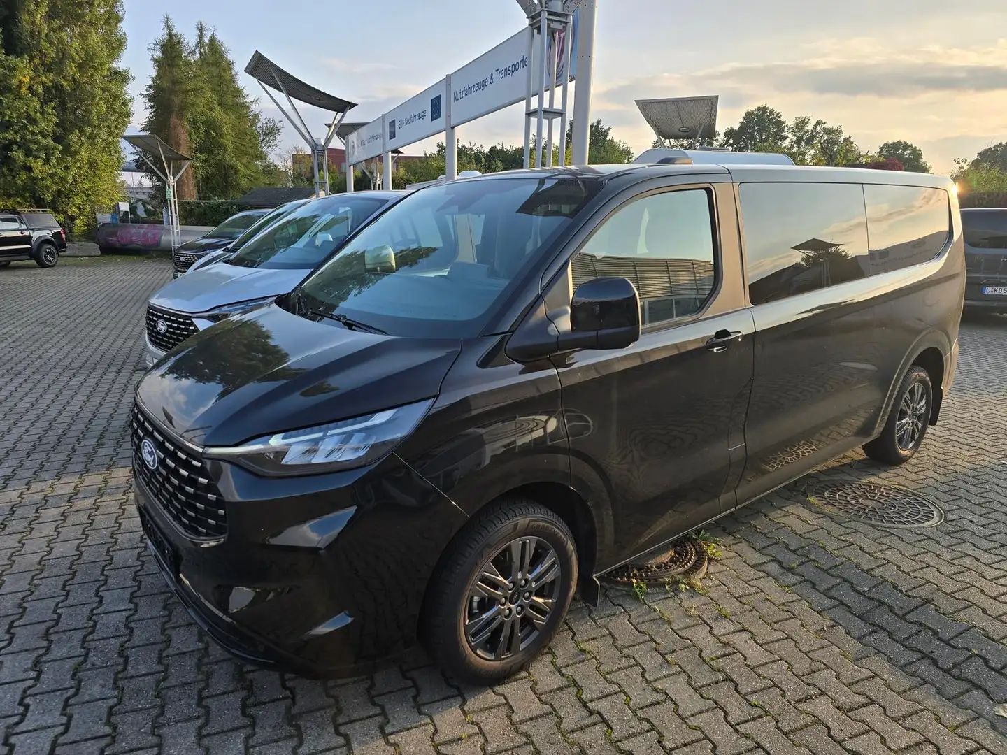Ford Tourneo Custom Titanium 320 L2 170 PS Standheizung Sofort Zwart - 2