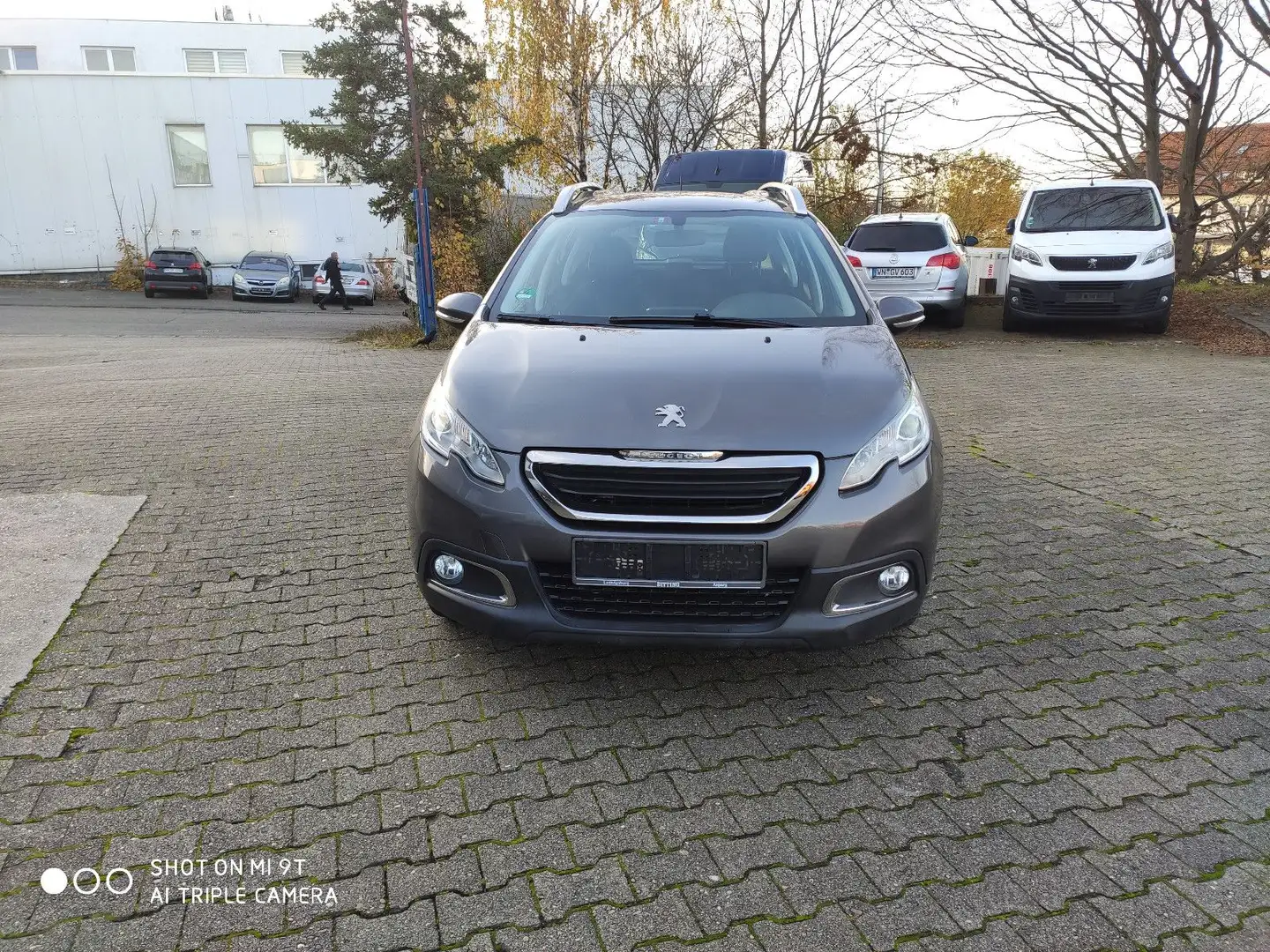 Peugeot 2008 Active Grau - 1