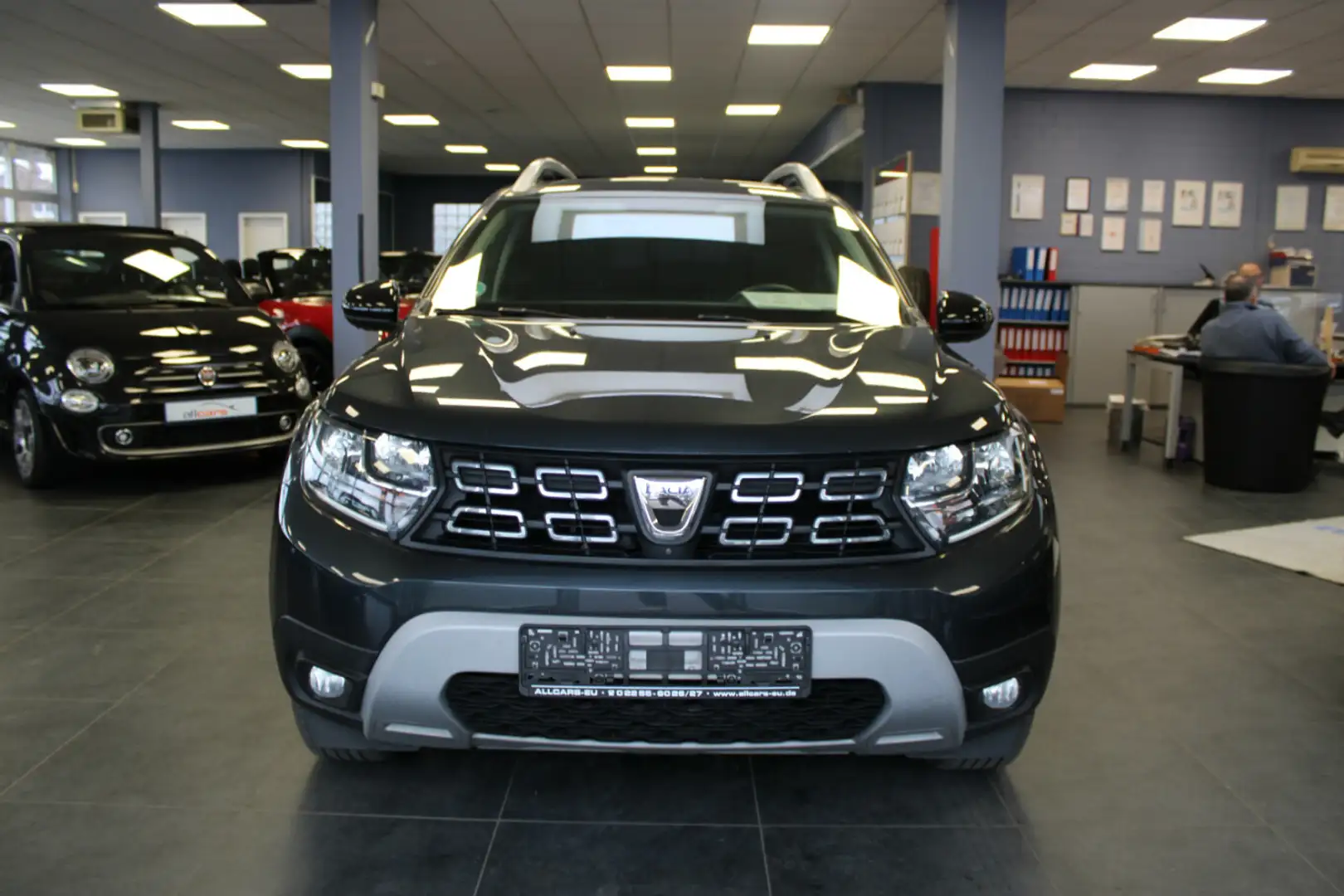 Dacia Duster TCe 150 2WD GPF Celebration Grau - 2