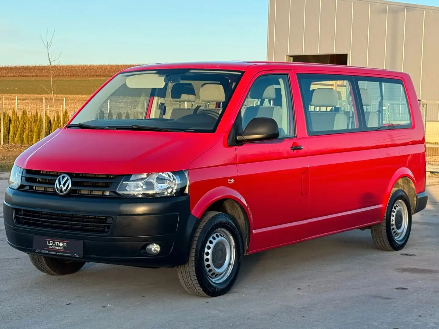 Volkswagen T5 Transporter T5 2.0 TDI 9-Sitze Kombi lang PDC Klima Rot - 2