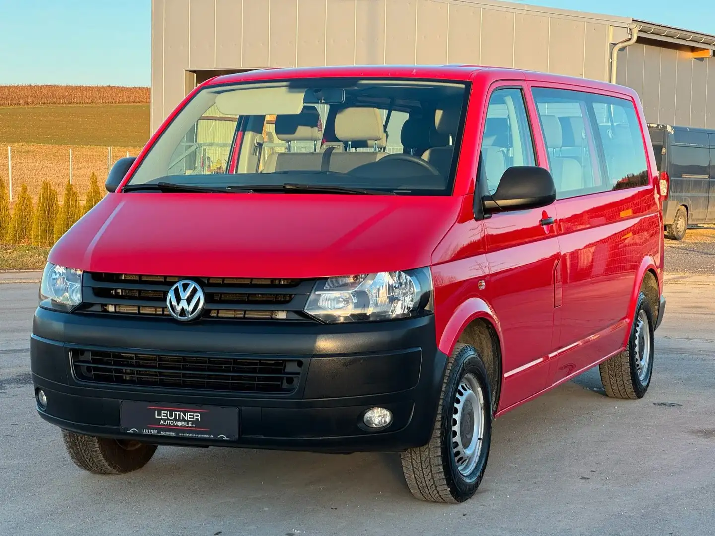 Volkswagen T5 Transporter T5 2.0 TDI 9-Sitze Kombi lang PDC Klima Rot - 1