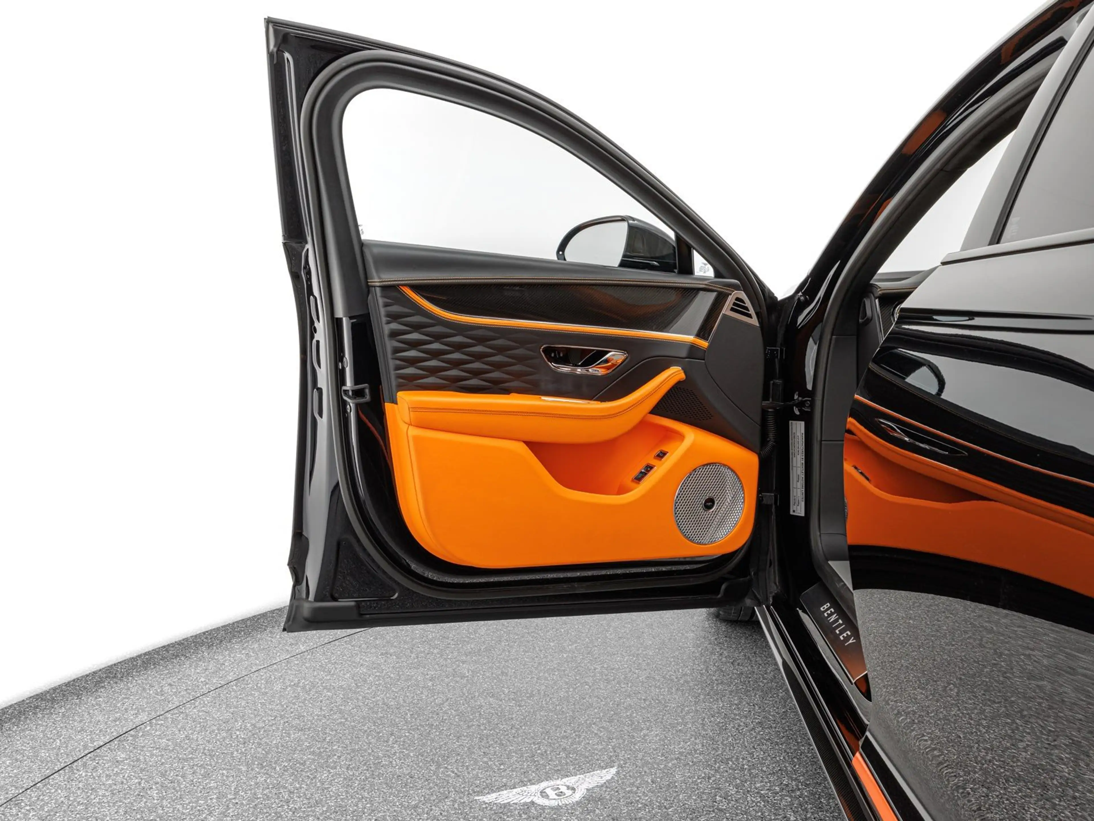 Bentley Flying Spur Speed / Naim for Bentley Soundsystem — photo 9