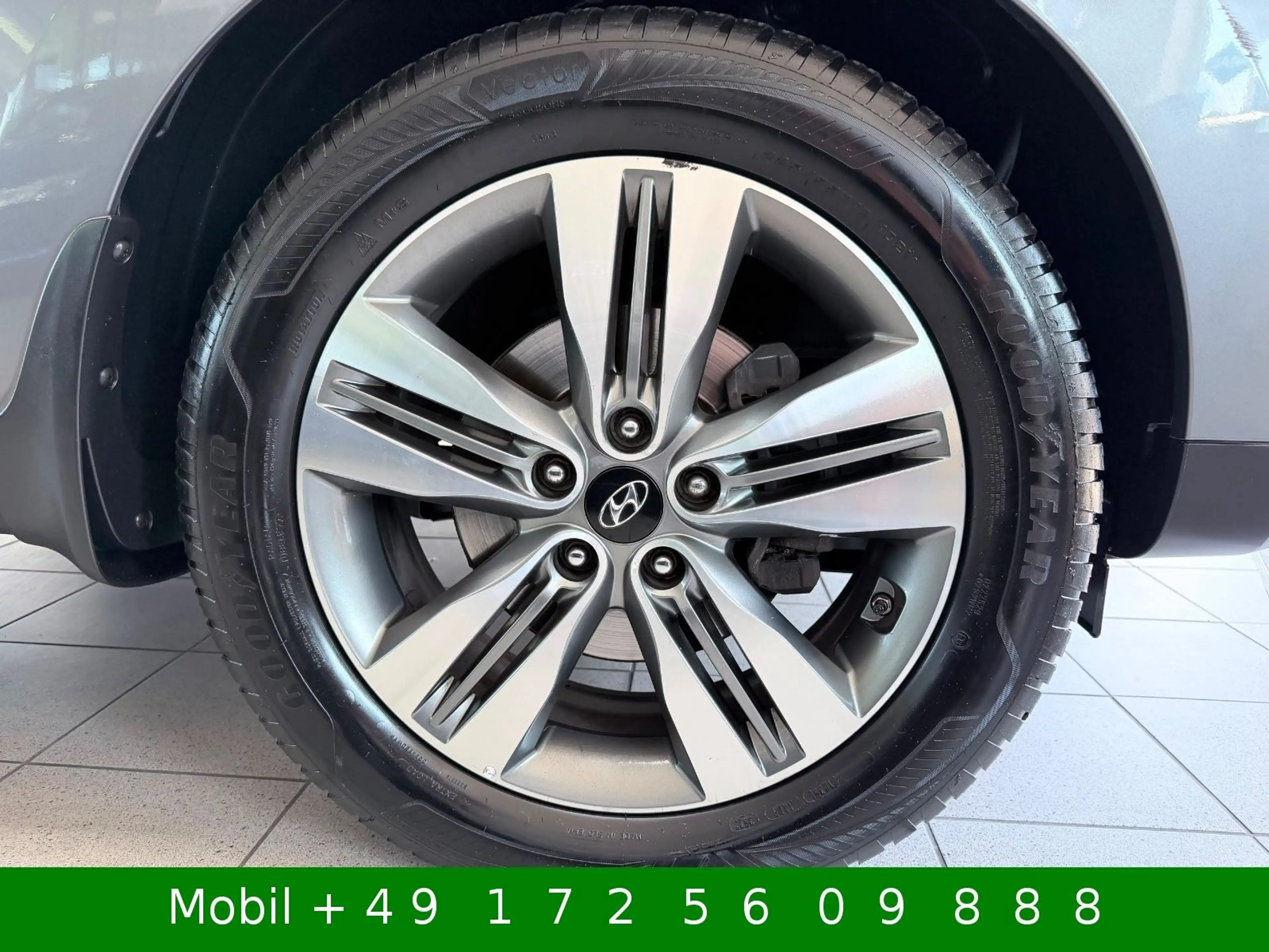 Hyundai iX35 2.0 135 World Cup GOEdition AHK Leder Xenon — photo 7