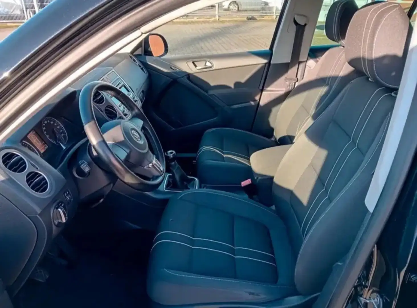 Volkswagen Tiguan Freestyle BMT 160PS TÜV Schwarz - 2