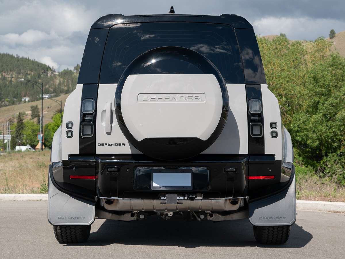 2026 Land Rover Defender 110 P400 X-DYNAMIC SE thumb 7