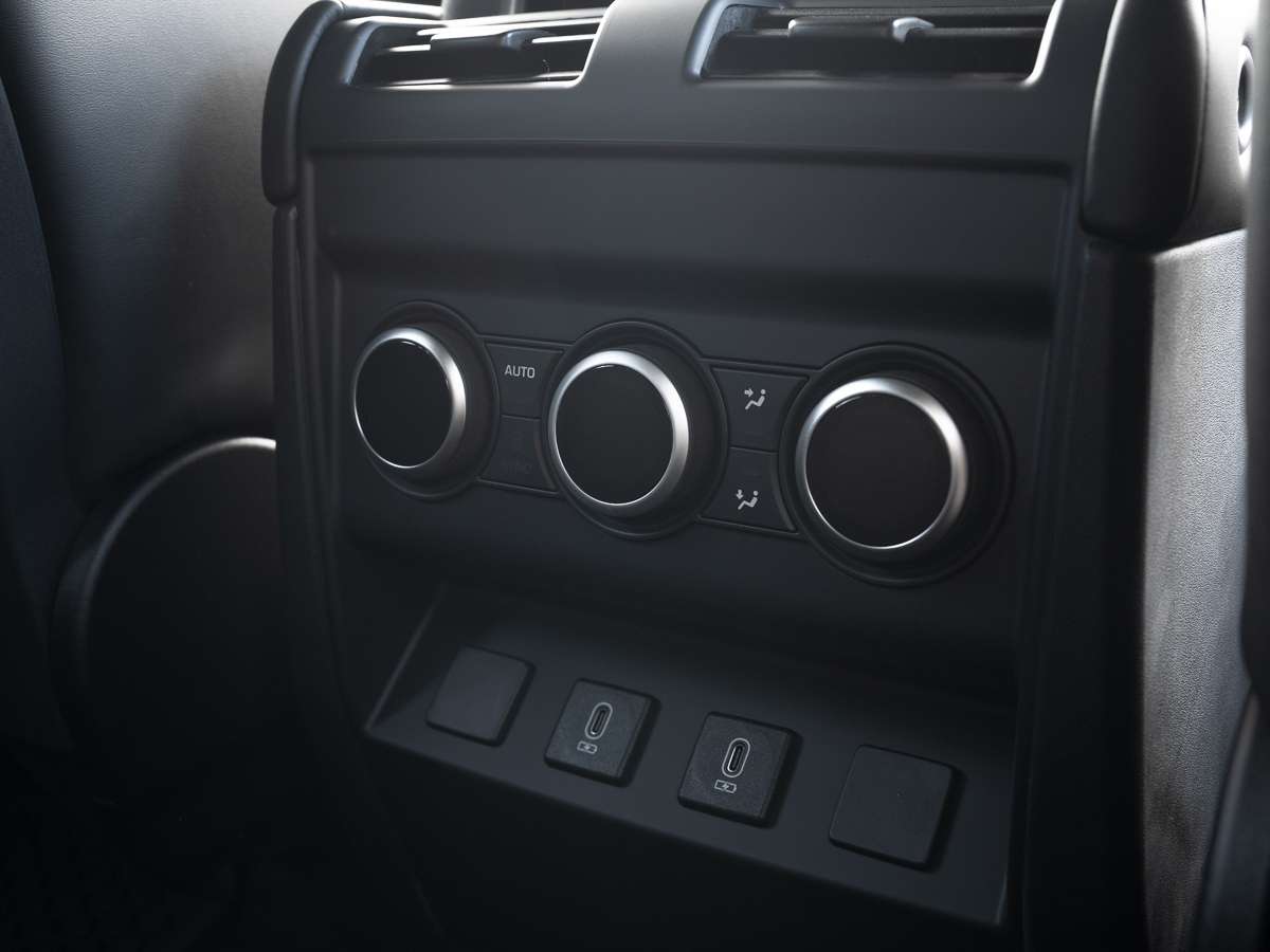 2026 Land Rover Defender 110 P400 X-DYNAMIC SE thumb 17
