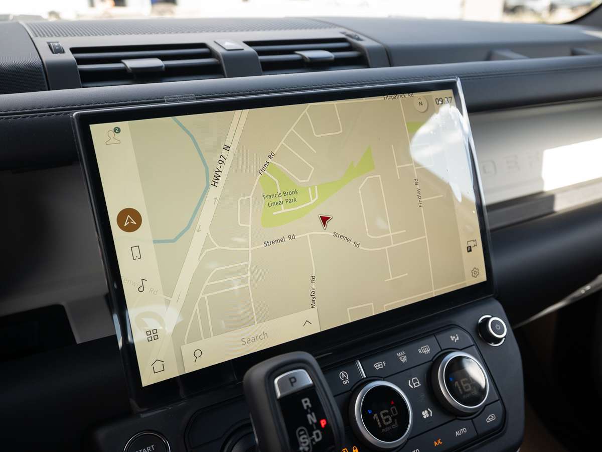 2026 Land Rover Defender 110 P400 X-DYNAMIC SE thumb 12
