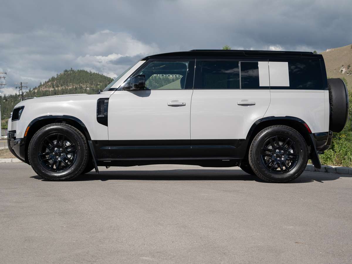 2026 Land Rover Defender 110 P400 X-DYNAMIC SE thumb 6