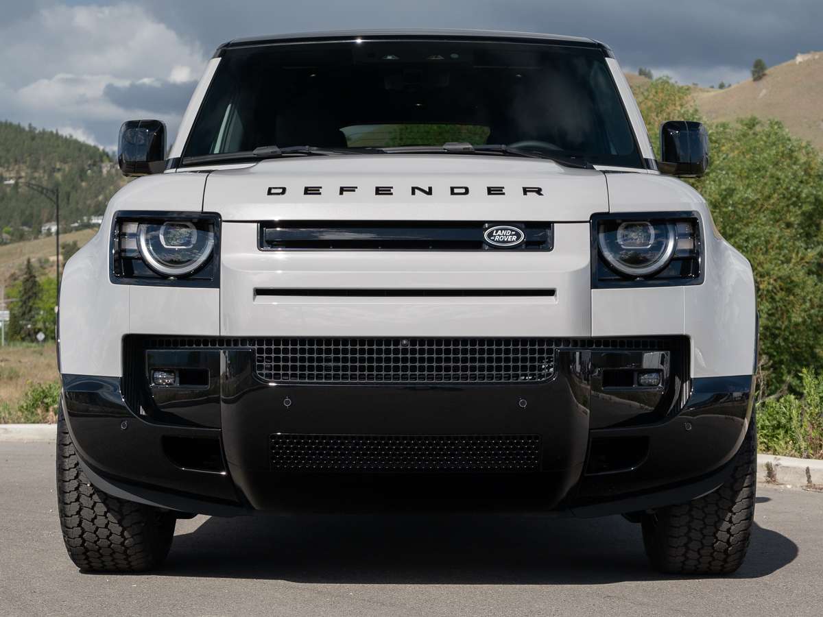 2026 Land Rover Defender 110 P400 X-DYNAMIC SE thumb 8