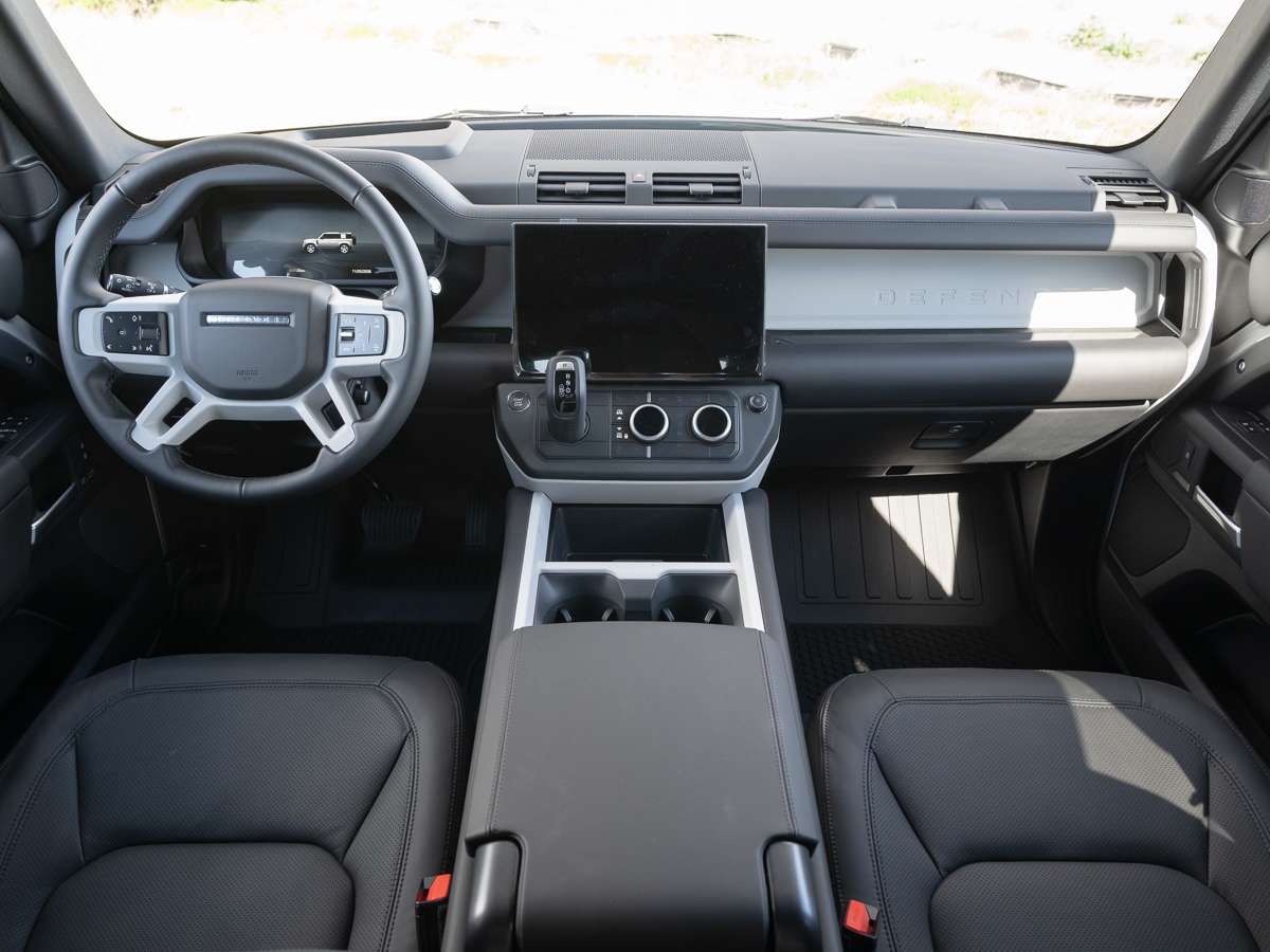 2026 Land Rover Defender 110 P400 X-DYNAMIC SE alt 4