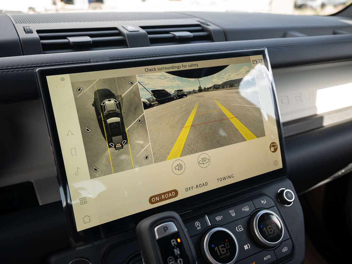 2026 Land Rover Defender 110 P400 X-DYNAMIC SE thumb 13
