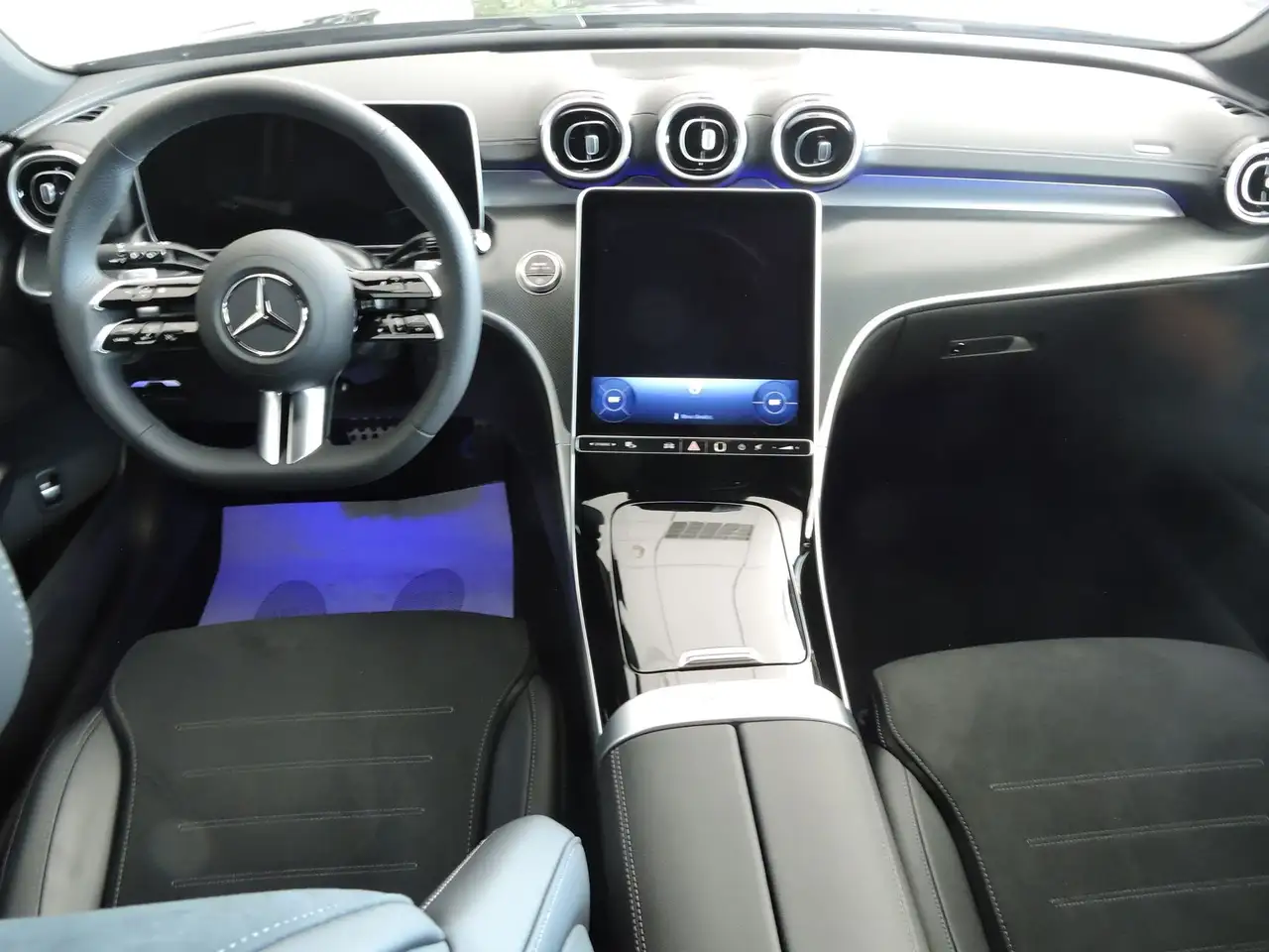 Mercedes-Benz C-Class 2026 — фото 10