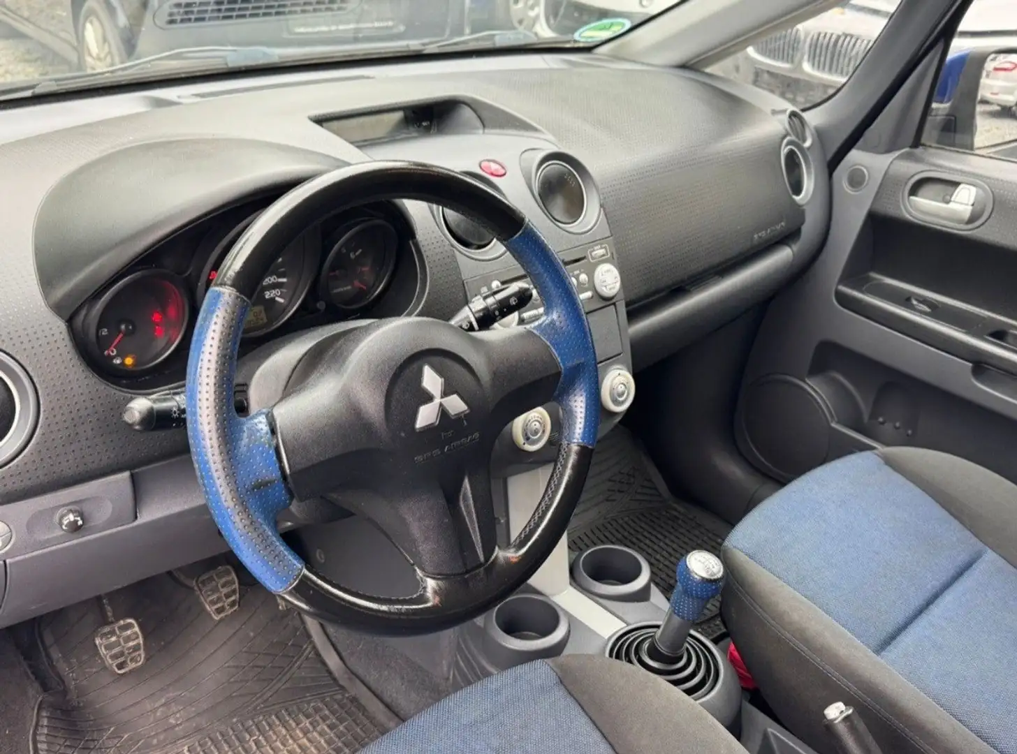 Mitsubishi Colt 1.5 Invite - 2