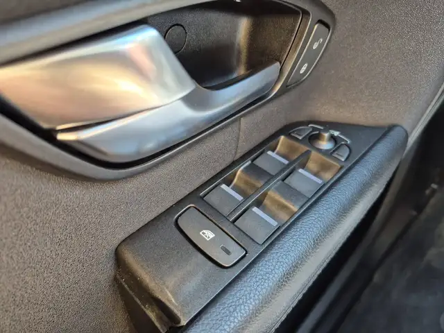 Land Rover Range Rover Evoque view 15