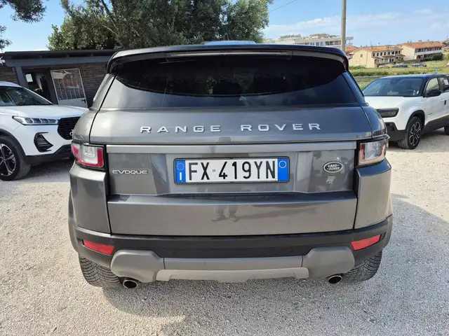 Land Rover Range Rover Evoque view 3