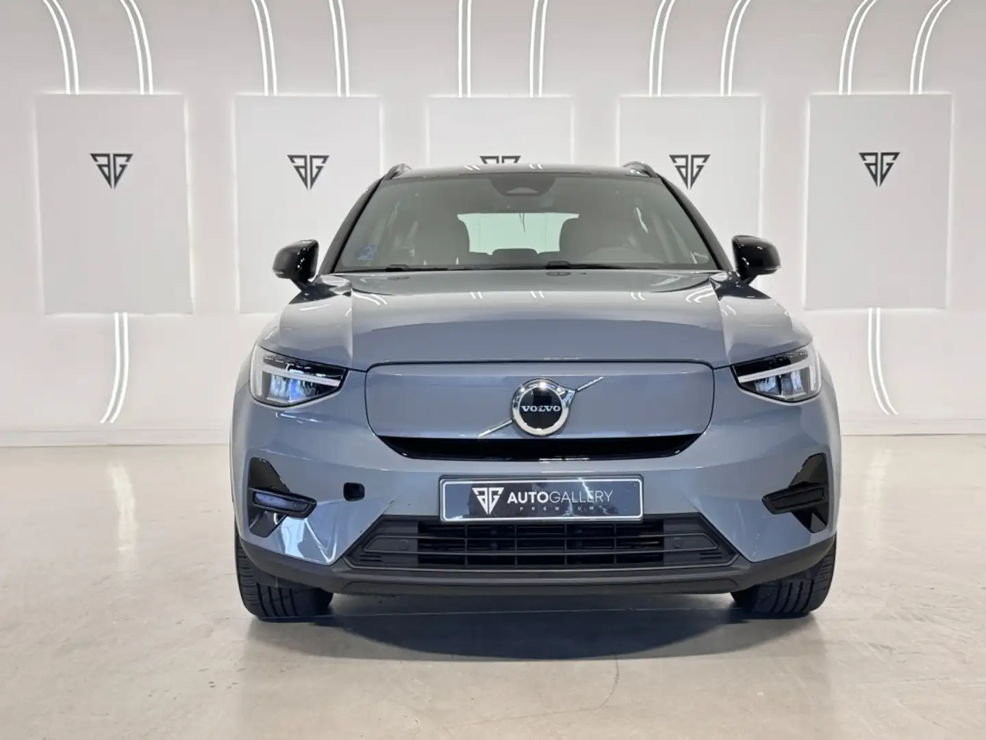 Volvo XC40 P8 Recharge Core Eléctrico Puro Gris - 2
