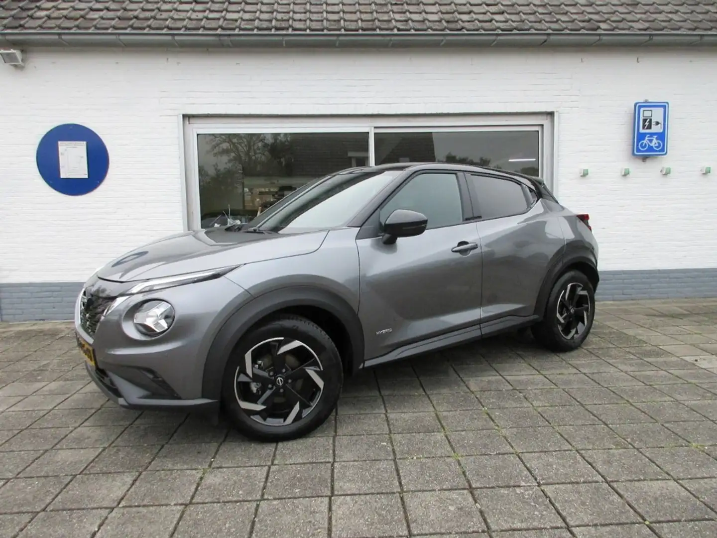 Nissan Juke 1.6 hybrid bussines edition Grijs - 1