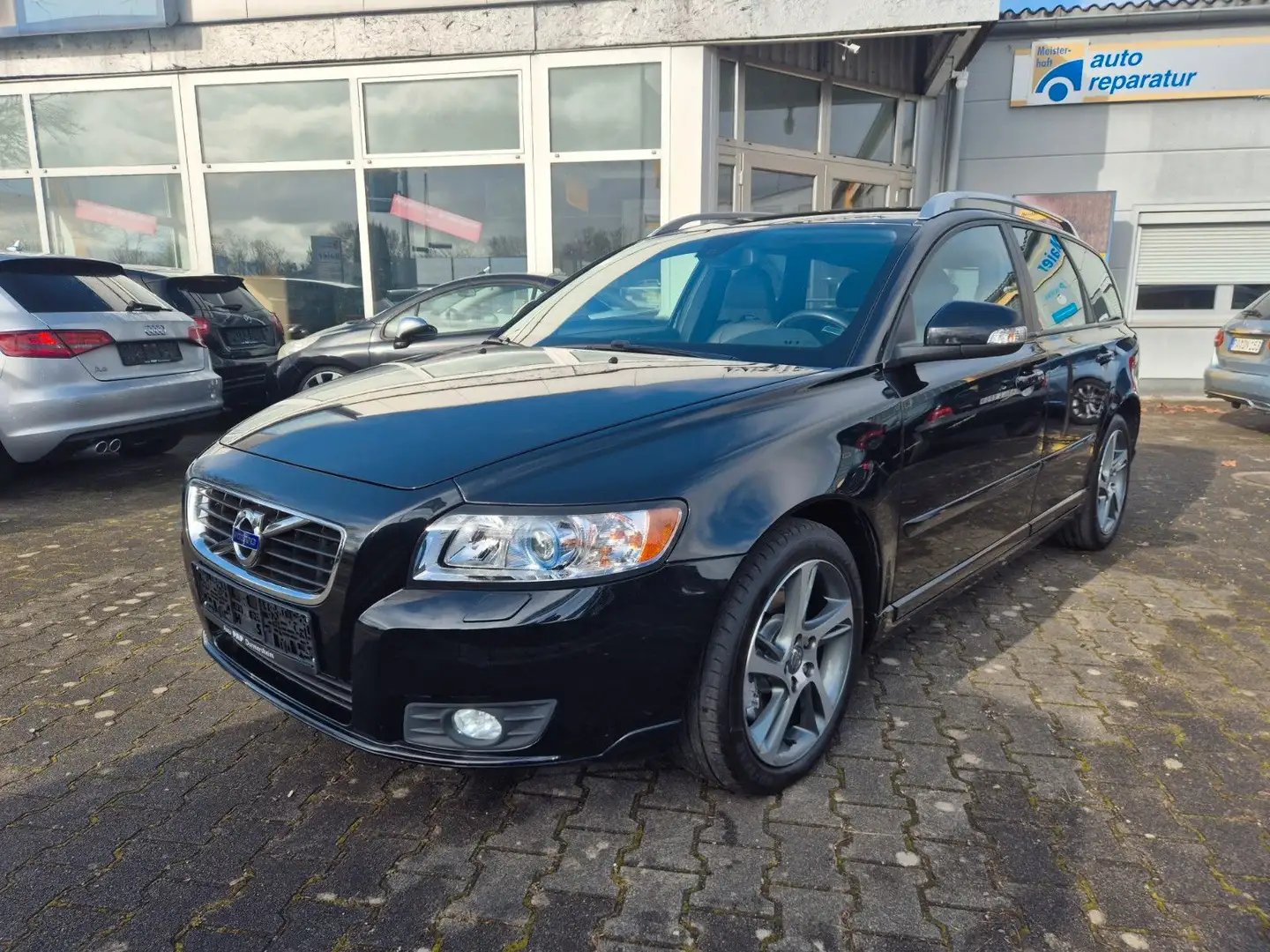 Volvo V50 2.0d 5 Zylinder 1Hd Xenon Automatik Leder Negro - 1