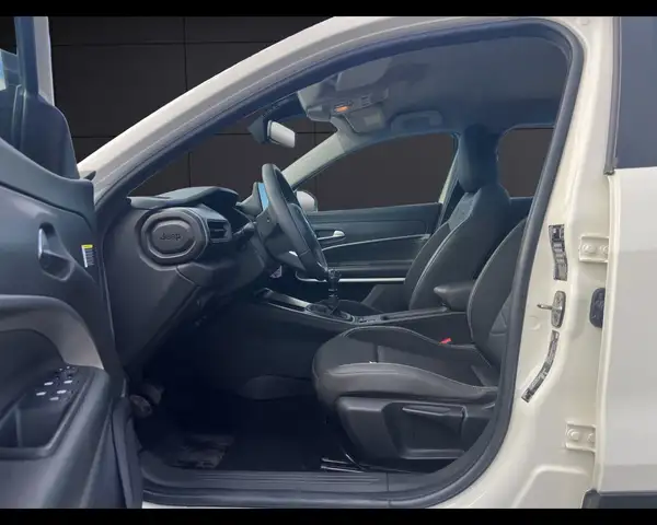 Jeep Avenger view 9