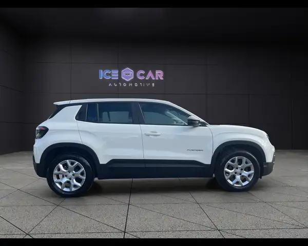 Jeep Avenger view 4