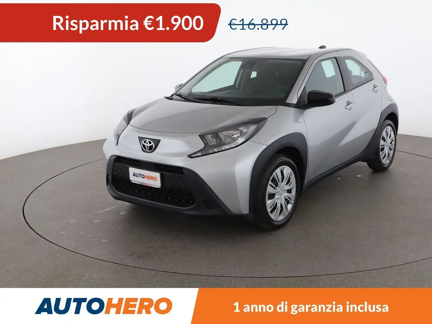 Toyota Aygo X 1.0 Active 72 CV Stříbrná - 1