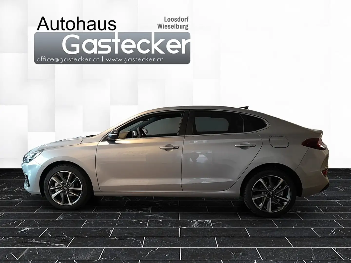 Hyundai i30 Fastback 1,5 T-GDI 48V Go! Plus DCT Argent - 2