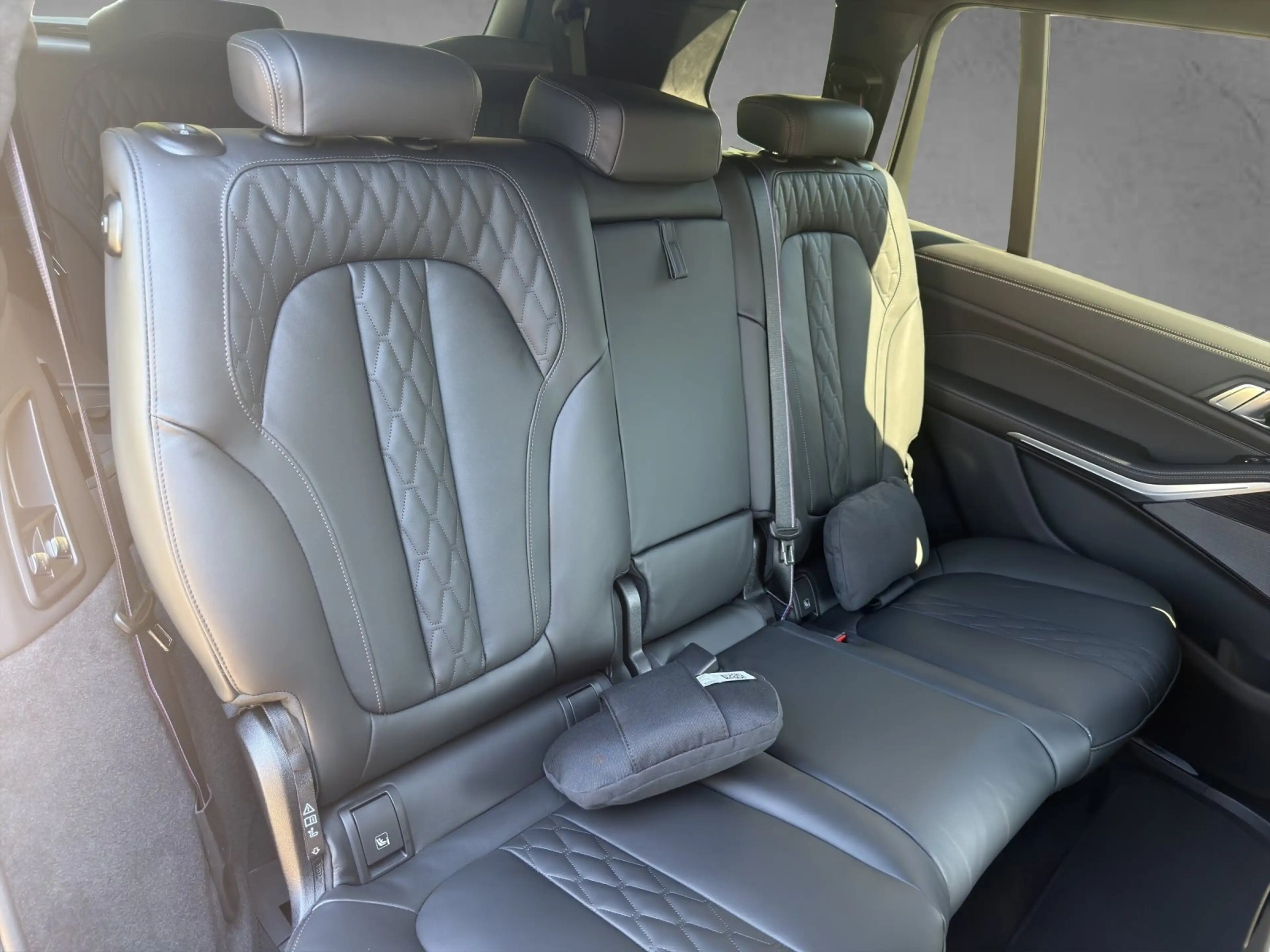 BMW X7 xDrive40d — photo 13