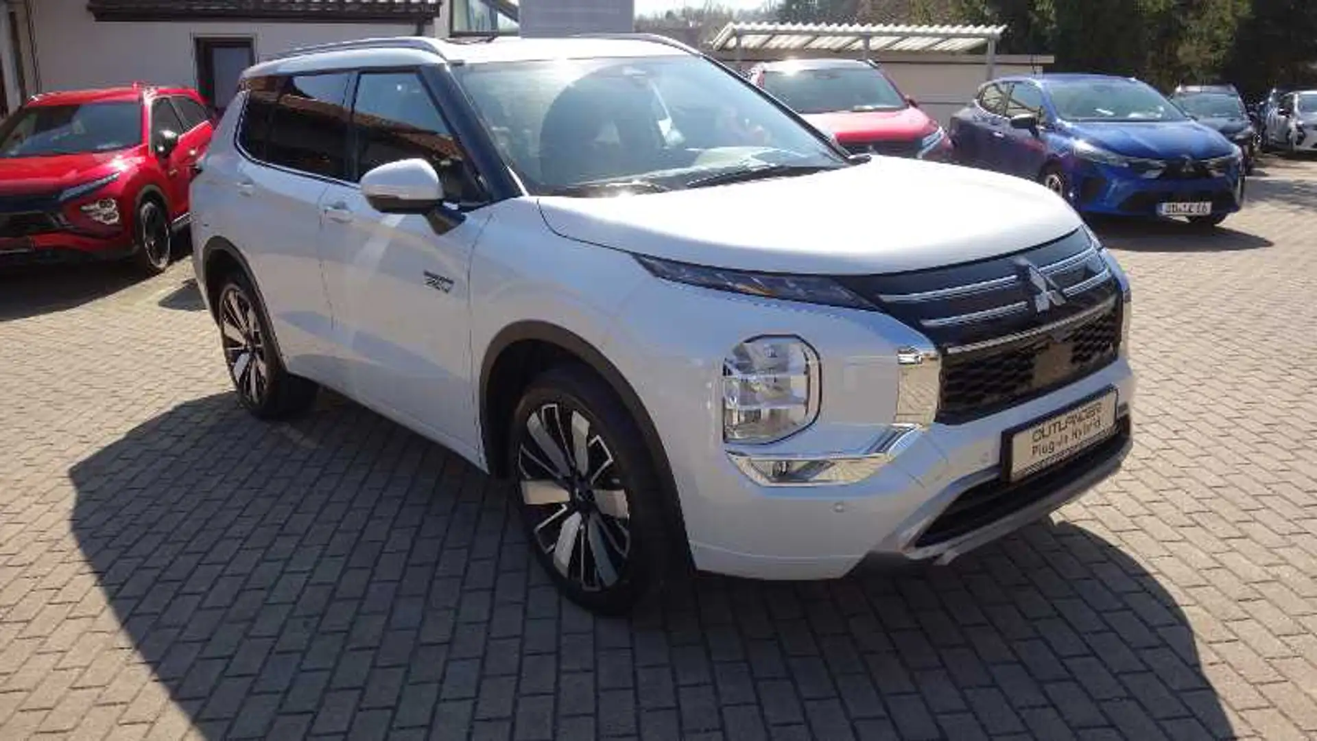 Mitsubishi Outlander 2.4L PHEV Intro Edition Weiß - 2