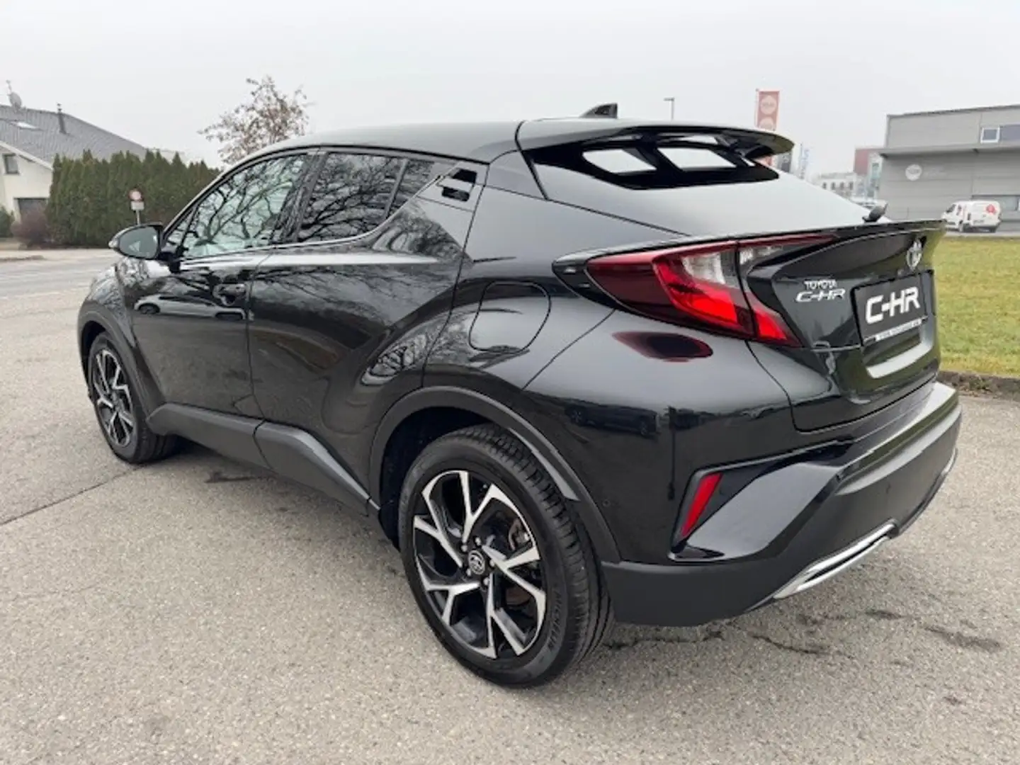 Toyota C-HR 2,0 Hybrid C-LUB CVT Schwarz - 2