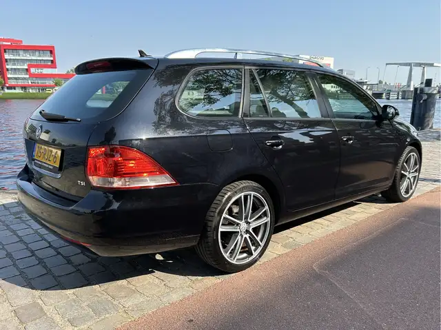 Volkswagen Golf view 2