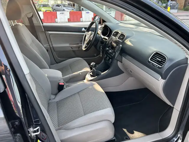 Volkswagen Golf view 3