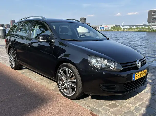 Volkswagen Golf view 4