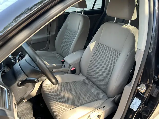 Volkswagen Golf view 13
