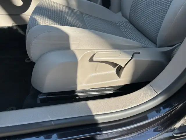 Volkswagen Golf view 12