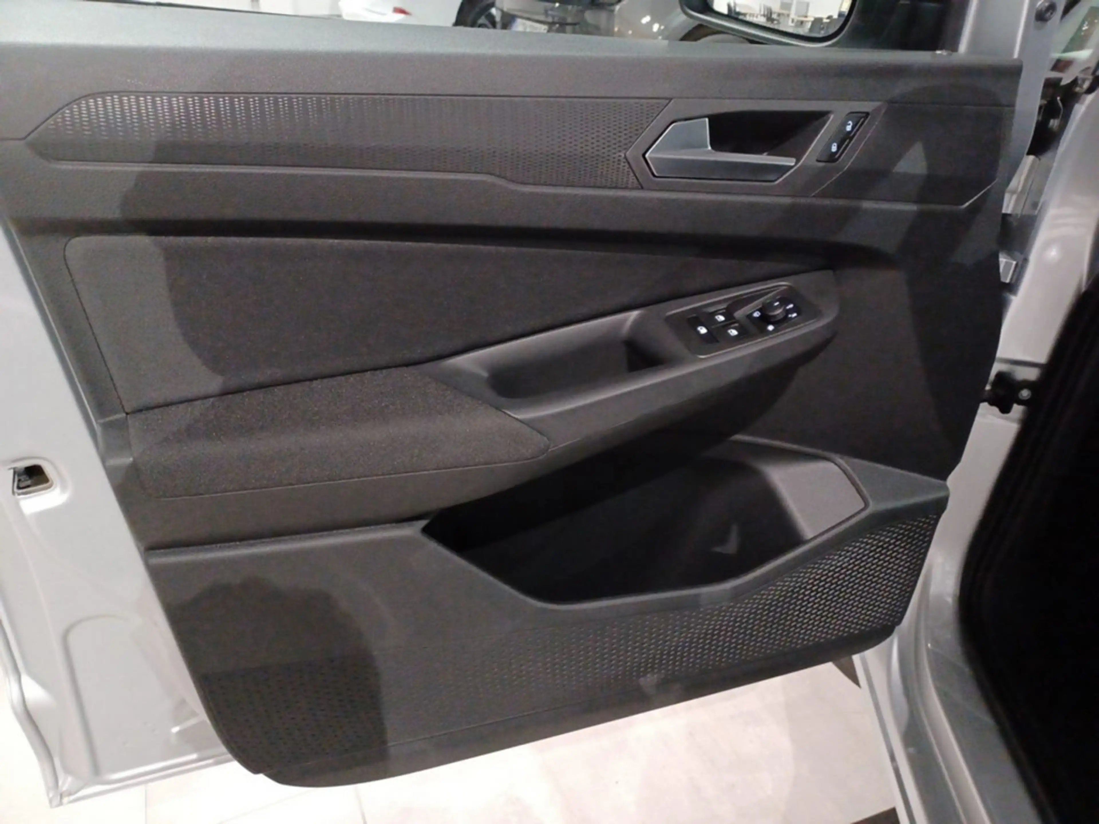 Ford Transit Connect L1 Limited PDC NAVI AHK ACC — photo 15