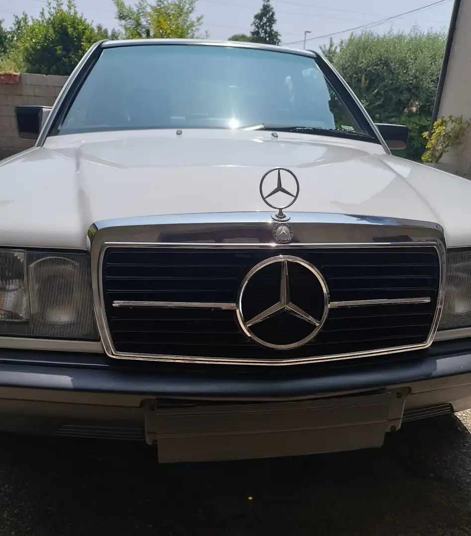 Mercedes-Benz 190 2.0 E - 1
